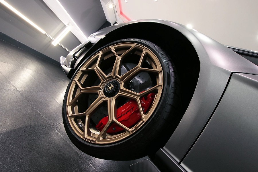 Lamborghini Aventador SVJ Alloy Wheel Ceramic Coating