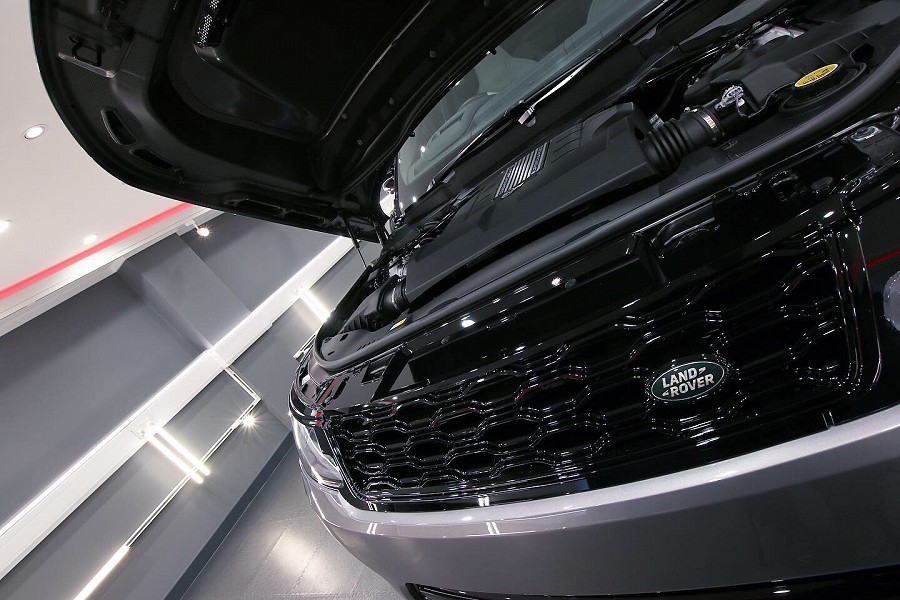 Range Rover Sport SVR Engine Bay Cleanse