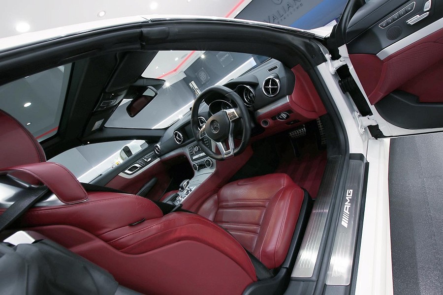 Mercedes Benz SL63 AMG Interior Detail
