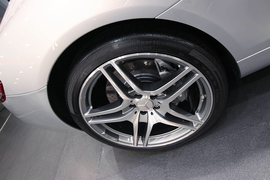 Mercedes SLS AMG Wheel Refurbishment