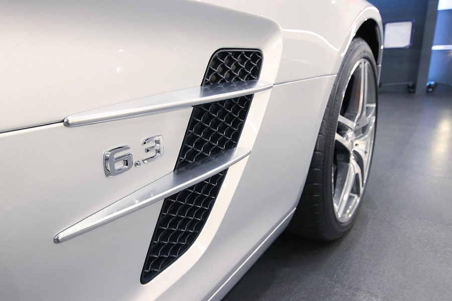 Mercedes SLS AMG Enhancement Detail